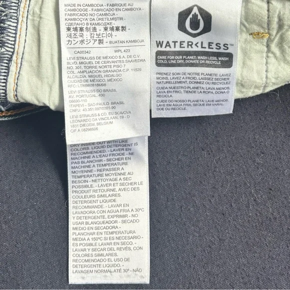 Levi’s Ribcage Shorts - Picture 6 of 6